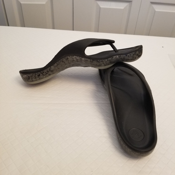 CROCS Boulder Colorado Thong Sandals Womens Size 9 Slip On Black Flip Flop Shoes - Picture 7 of 8